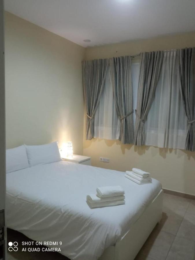 Appartement Invecar Holding à Séville Extérieur photo